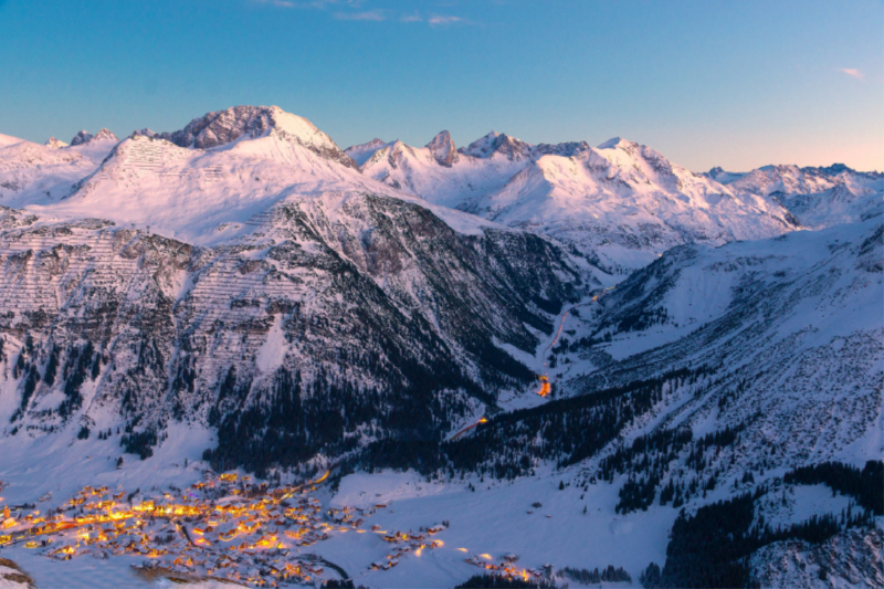 Blick vom Kriegerhorn über Lech und Zürs bis Valuga in Sant Anton