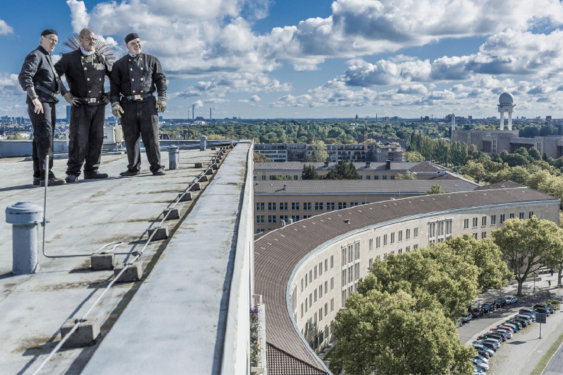 Schornsteinfeger über dem Flughafen Berlin Tempelhof