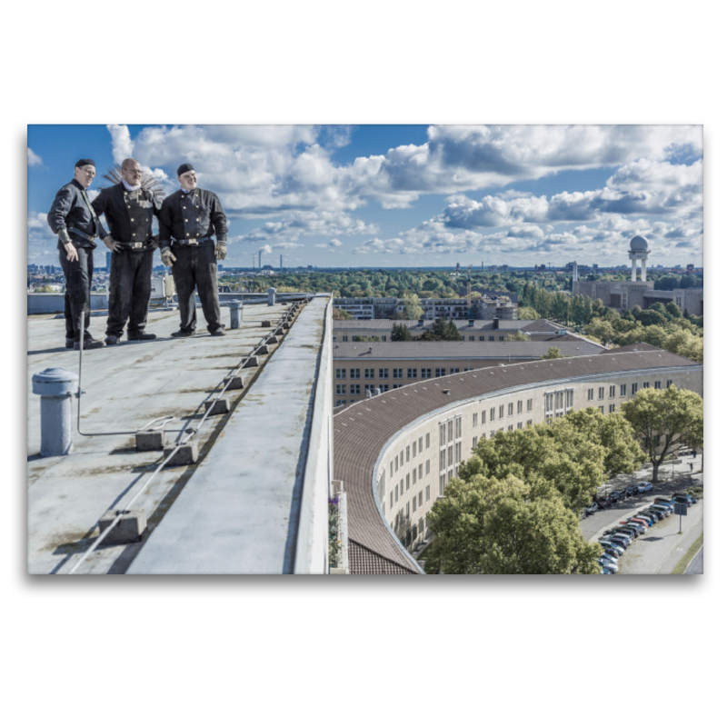 Schornsteinfeger über dem Flughafen Berlin Tempelhof