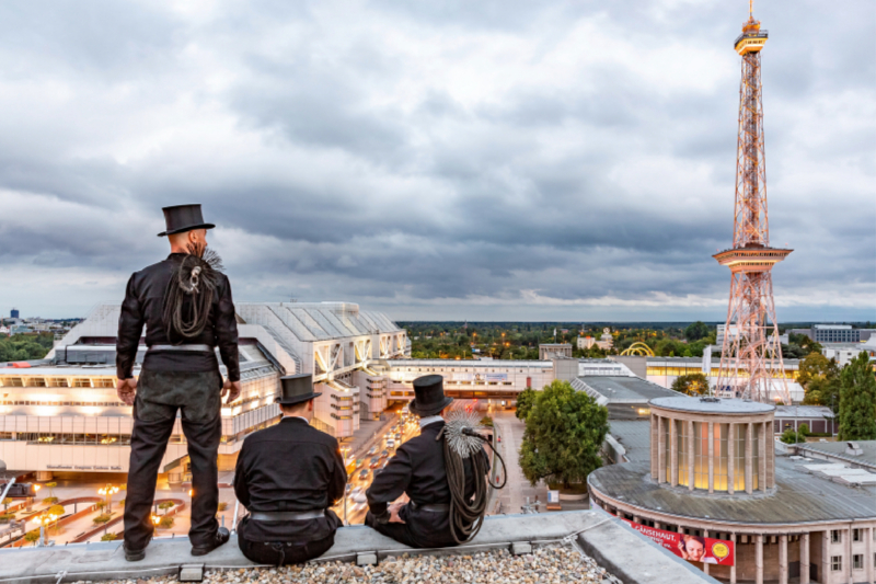 Schornsteinfeger am Funkturm in Berlin