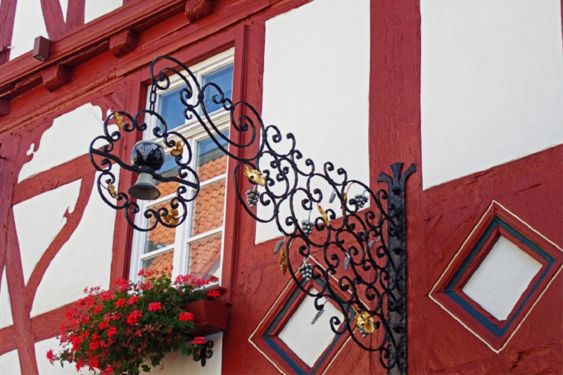 Zunftschild an der Weinstube 'Zum Römer' in Alzey