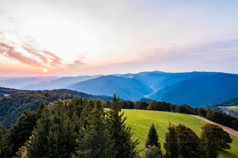 Sonnenaufgang am Schauinsland im Hochschwarzwald