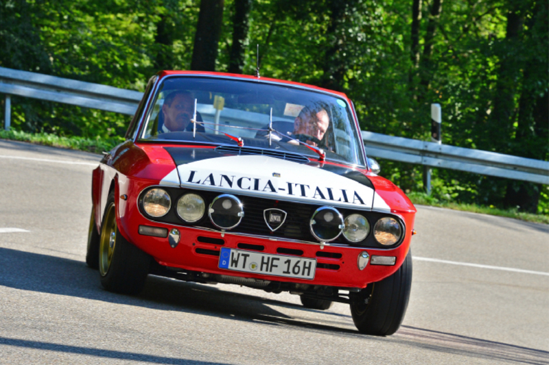 Ein Motiv aus dem Kalender Italienische Oldtimer am Berg