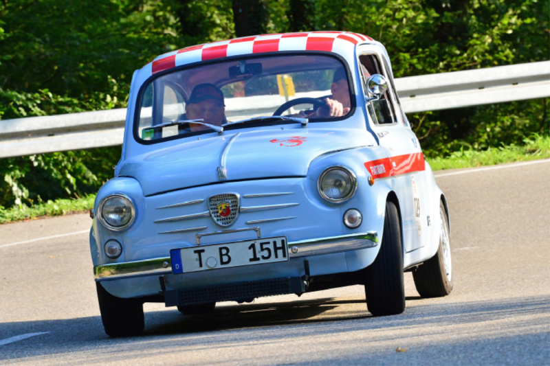 Ein Motiv aus dem Kalender Italienische Oldtimer am Berg