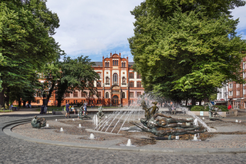 Brunnen der Lebensfreude vor der Universität Rostock