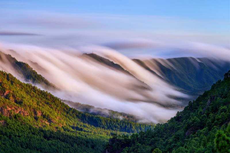 Wolkenwasserfall auf La Palma (Kanaren)