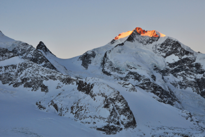 Piz Bernina bei Sonnenaufgang