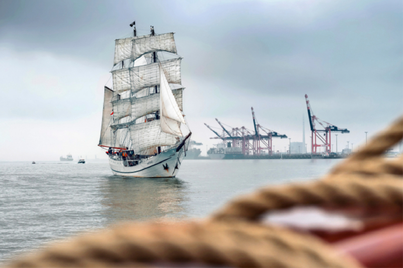 Großsegler Artemis vor dem Jade Weser Port