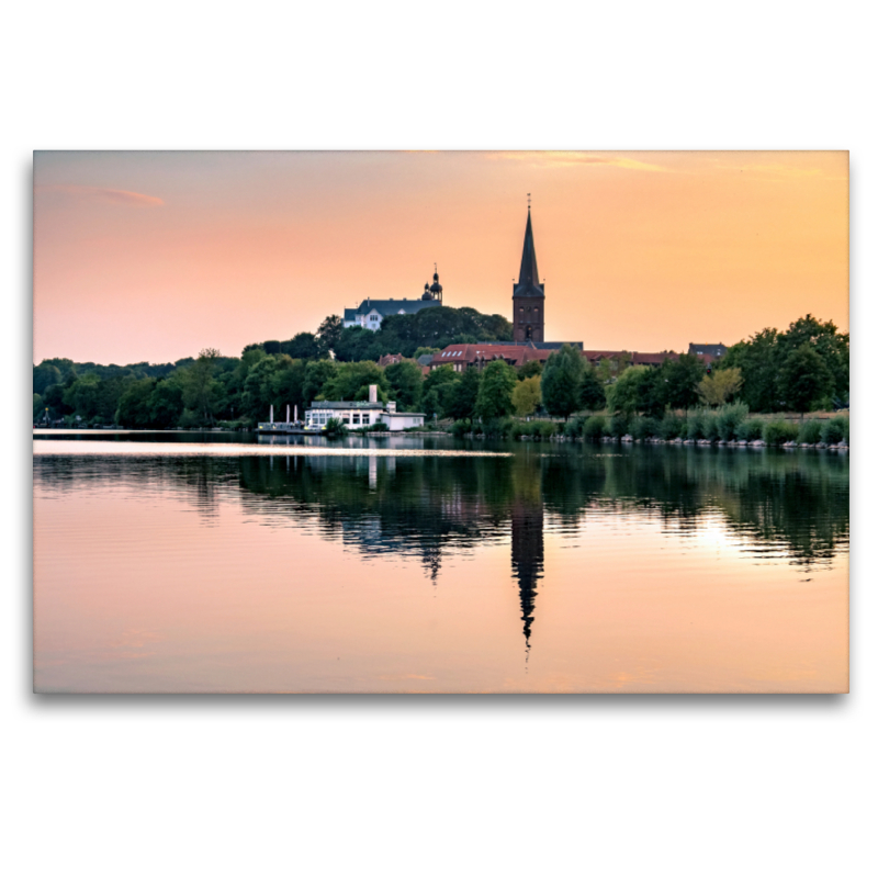 Blick auf den Plöner Ortskern mit Schloss und Kirche