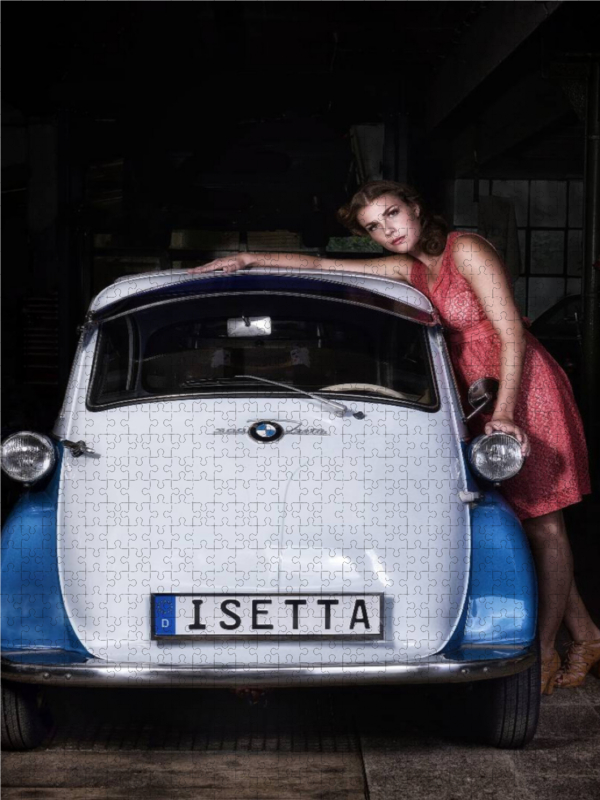 Ein Motiv aus dem Kalender Die Isetta trifft Modells Ein Rollermobil zum Knutschen