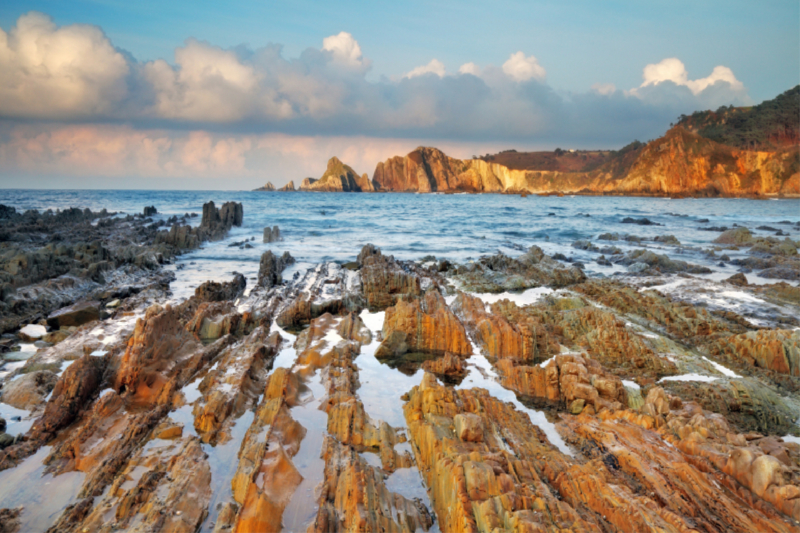 Felsküste an der Playa de la Gueira