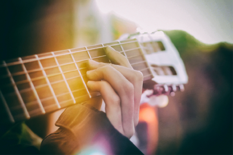 Ein Motiv aus dem Kalender Gitarre - Freiheit Träume