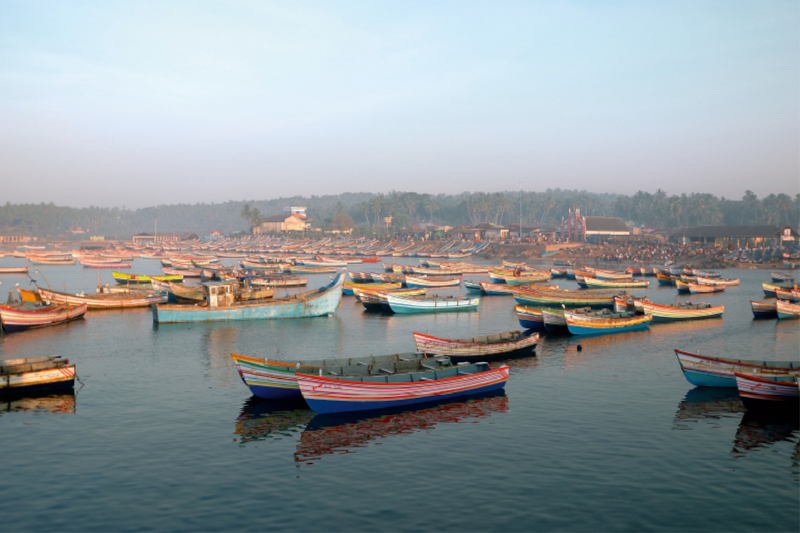 Der Fischereihafen von Vishinjam in der Morgensonne