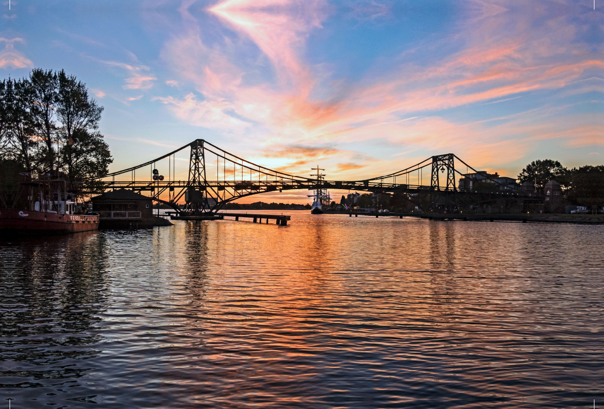 Kaiser Wilhelm Brücke im Sonnenuntergang