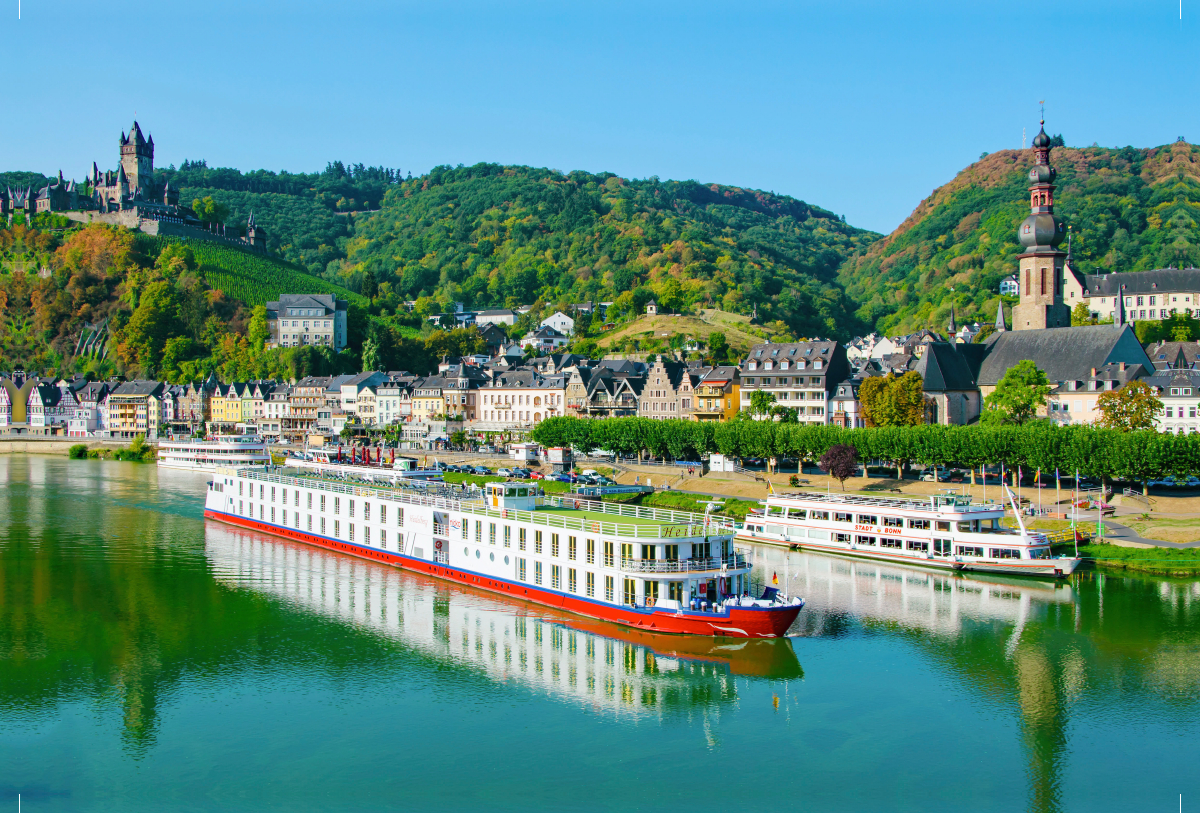 Kreuzfahrtschiffe auf der Mosel