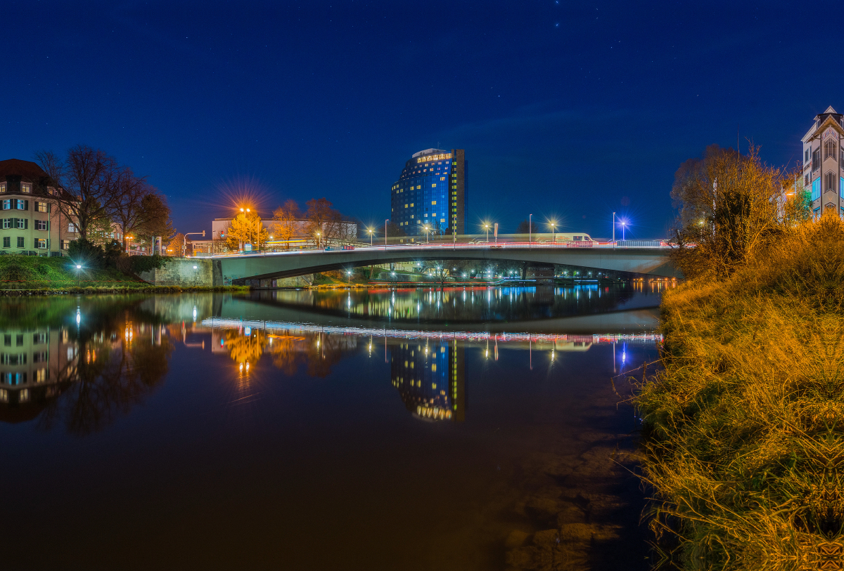 Gänsetorbrücke über der Donau