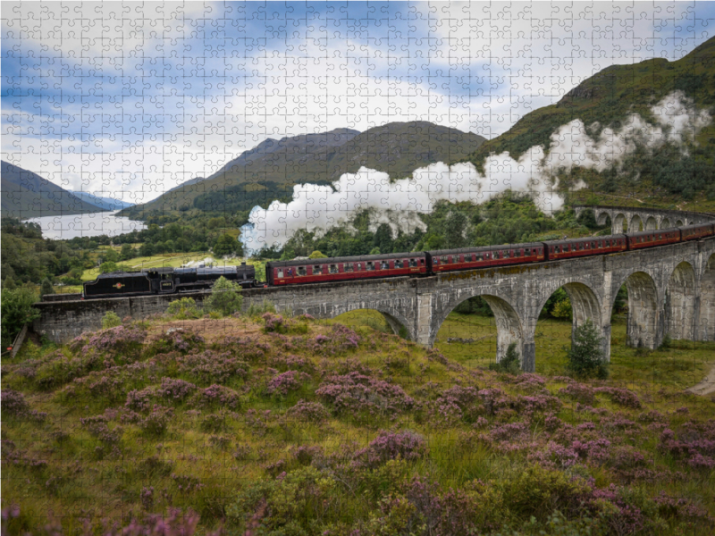 The Jacobite befährt den Glenfinnan-Viadukt