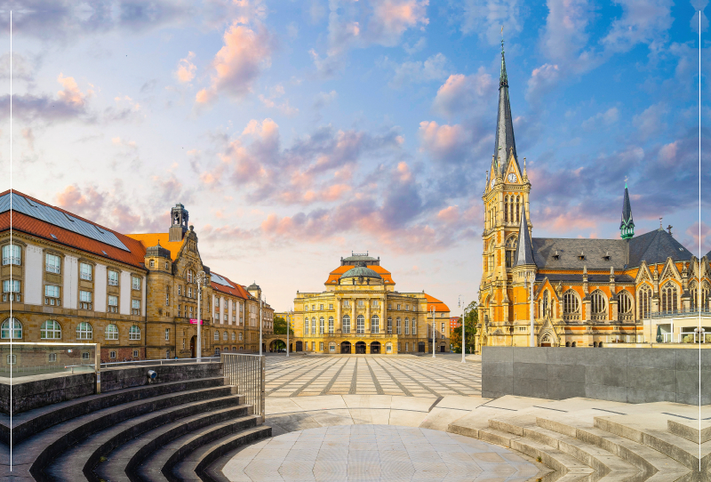 Blick über den Theaterplatz zur Oper