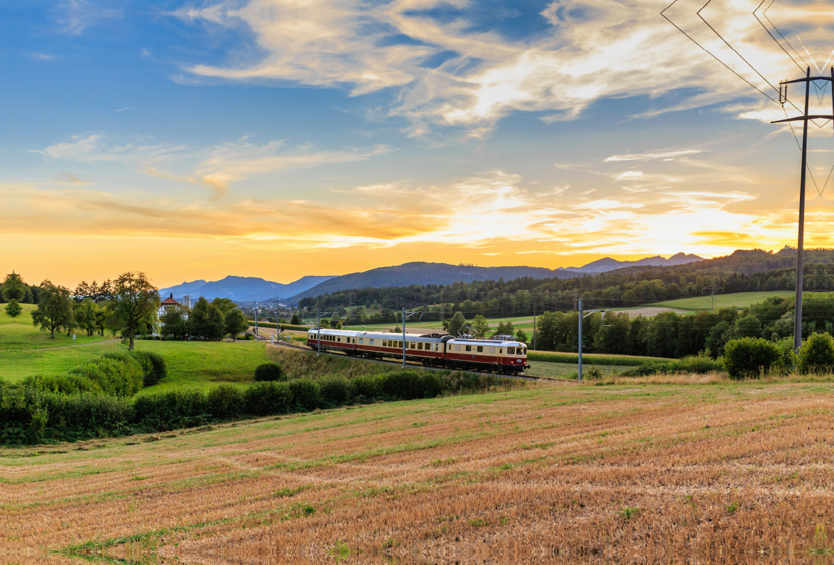 Region Zofingen: Re 4/4 I 10034 bei Walterswil-Striegel