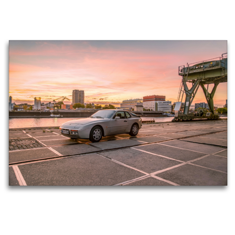 Porsche 944 S2 bei Sonnenuntergang im Hafen