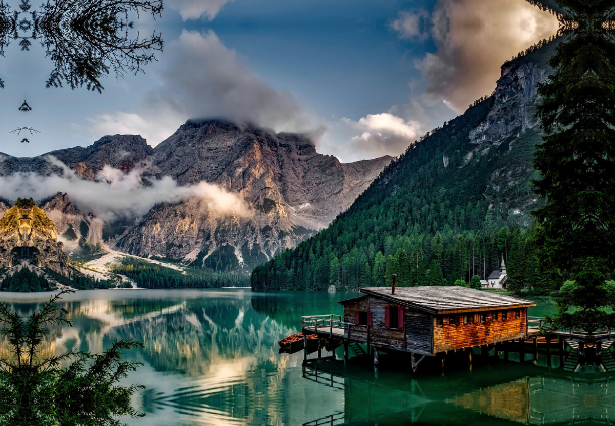 Berge am Pragser Wildsee Italien