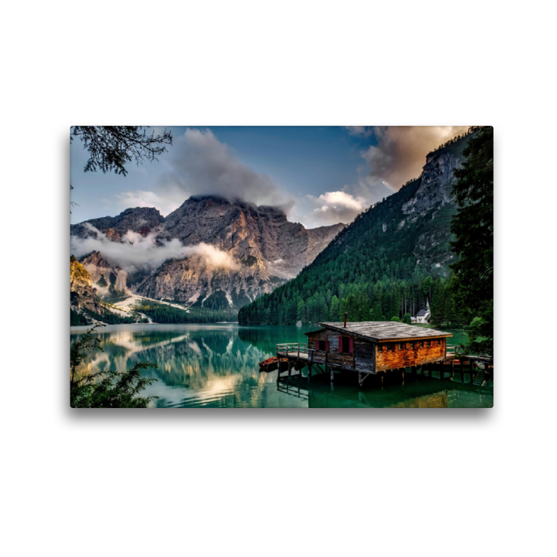 Berge am Pragser Wildsee Italien