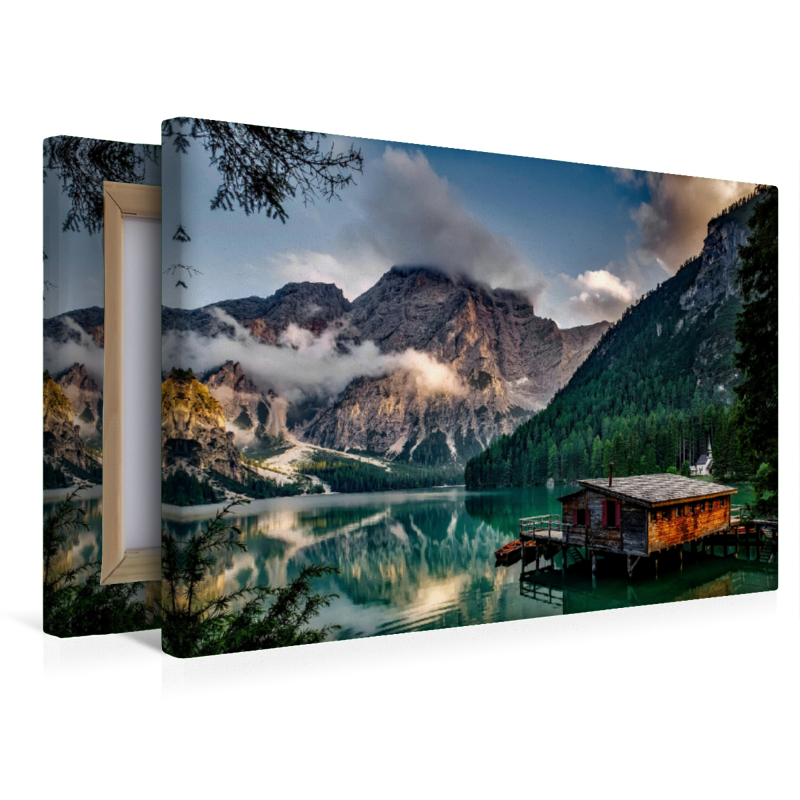 Berge am Pragser Wildsee Italien