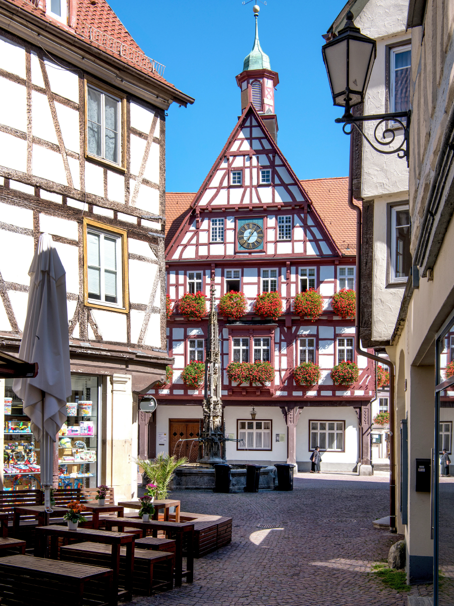 Historische Altstadt Bad Urach mit Marktbrunnen