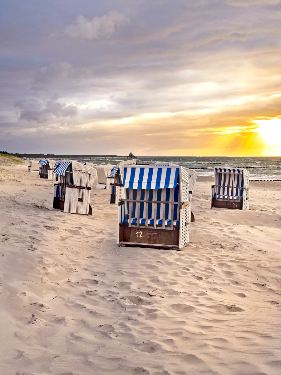 Strandkörbe am Ostseestrand von Zingst