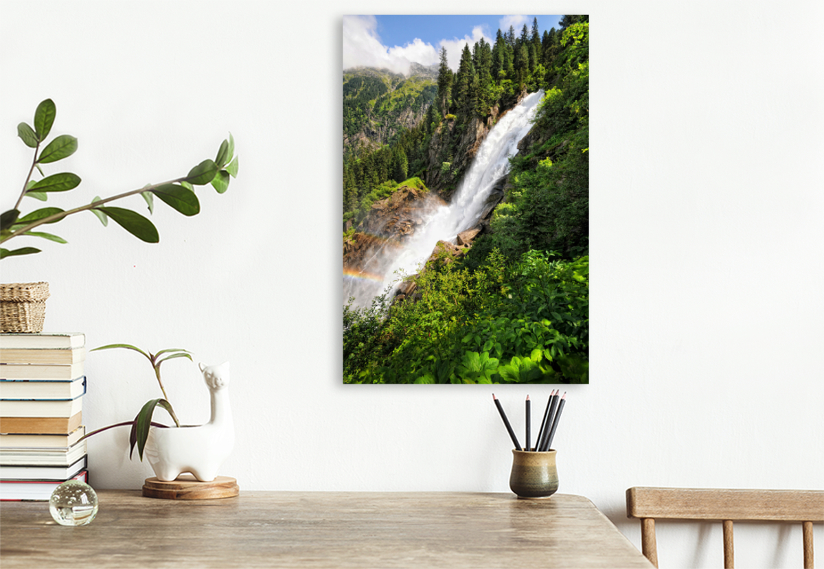 Krimmler Wasserfall mit Regenbogen. Hohe Tauern im Salzburger Land Österreich.