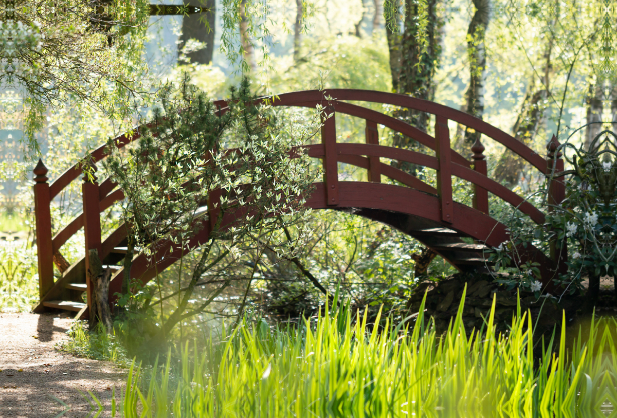 Paradiesbrücke im Grünen