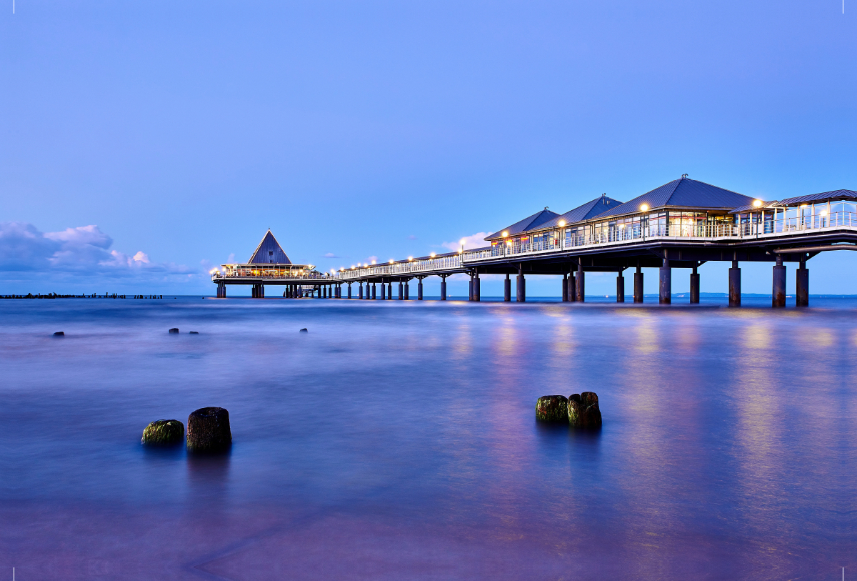 Blaue Stunde an der Seebrücke Heringsdorf auf der Insel Usedom