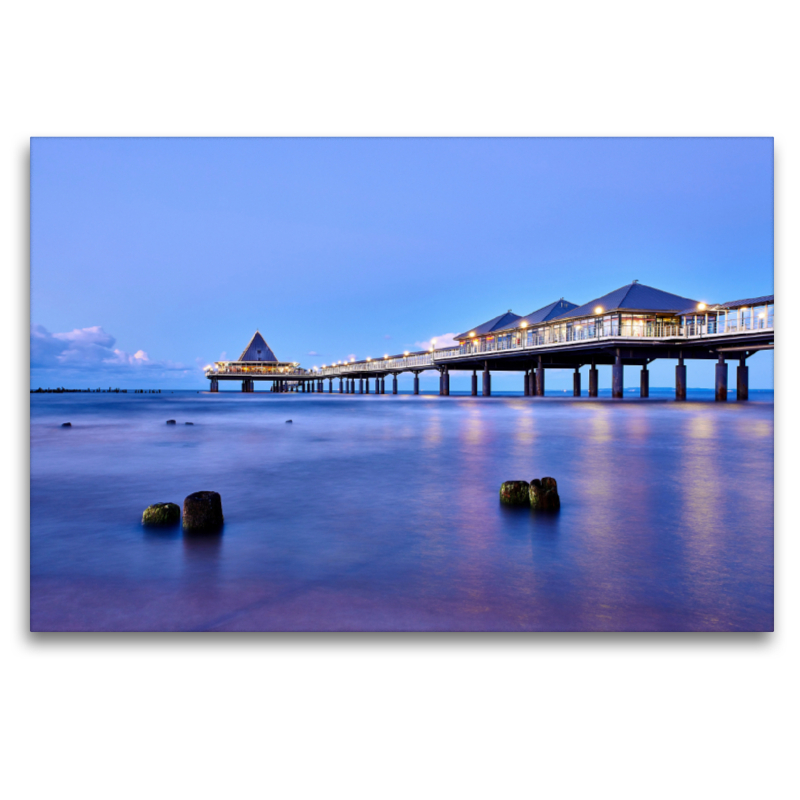 Blaue Stunde an der Seebrücke Heringsdorf auf der Insel Usedom