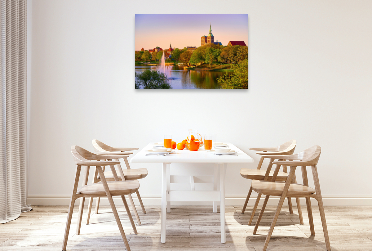 Blick auf die Hansestadt Stralsund mit der Nikolaikirche und dem Rathausgiebel