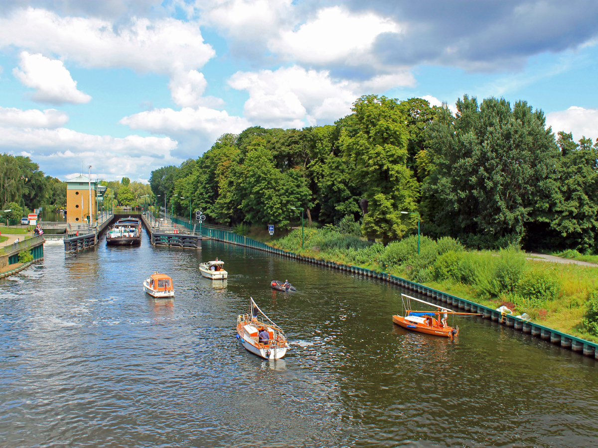 Sommer an der Havel-Schleuse in Berlin