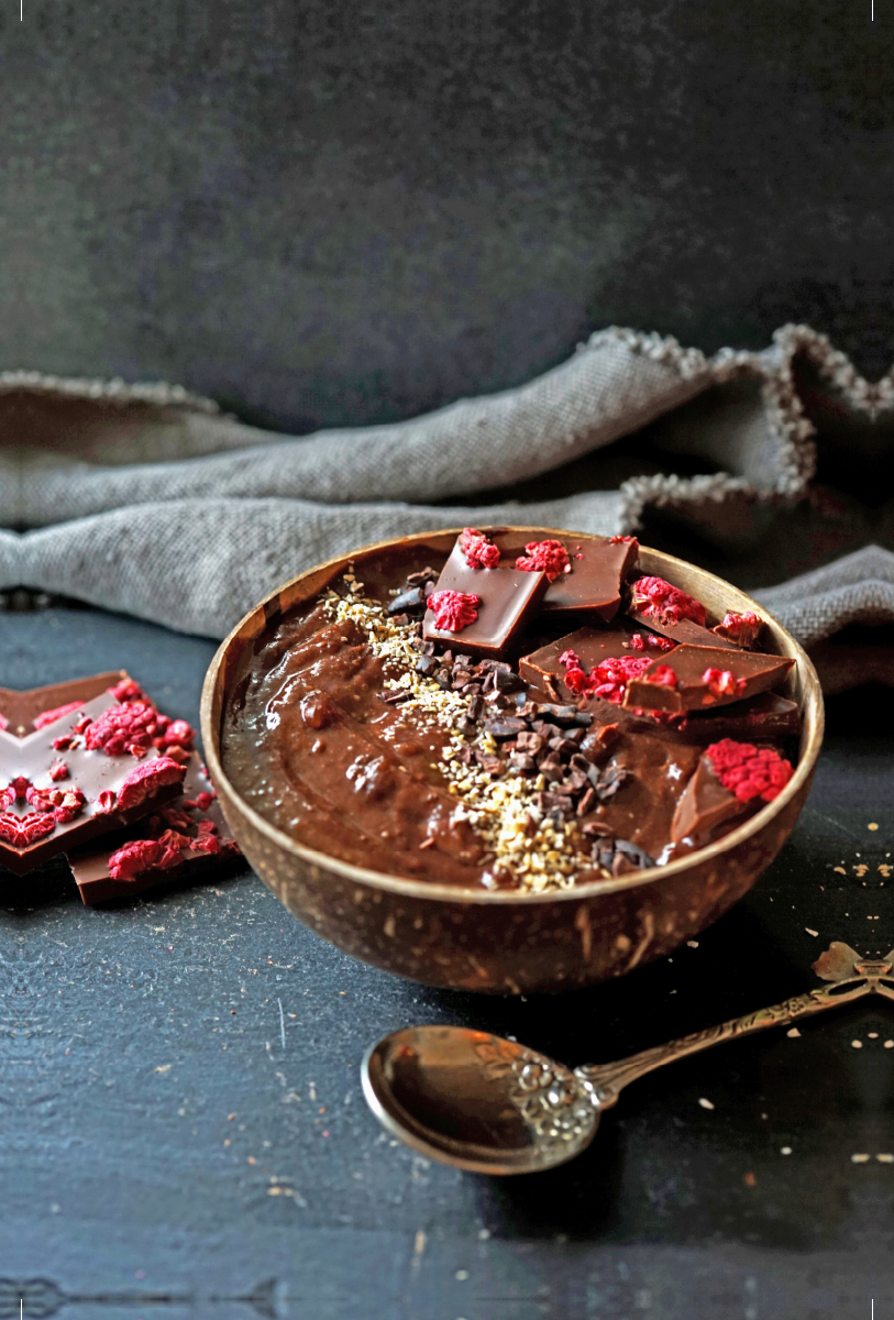 Schoko Bananen Bowl mit Himbeeren