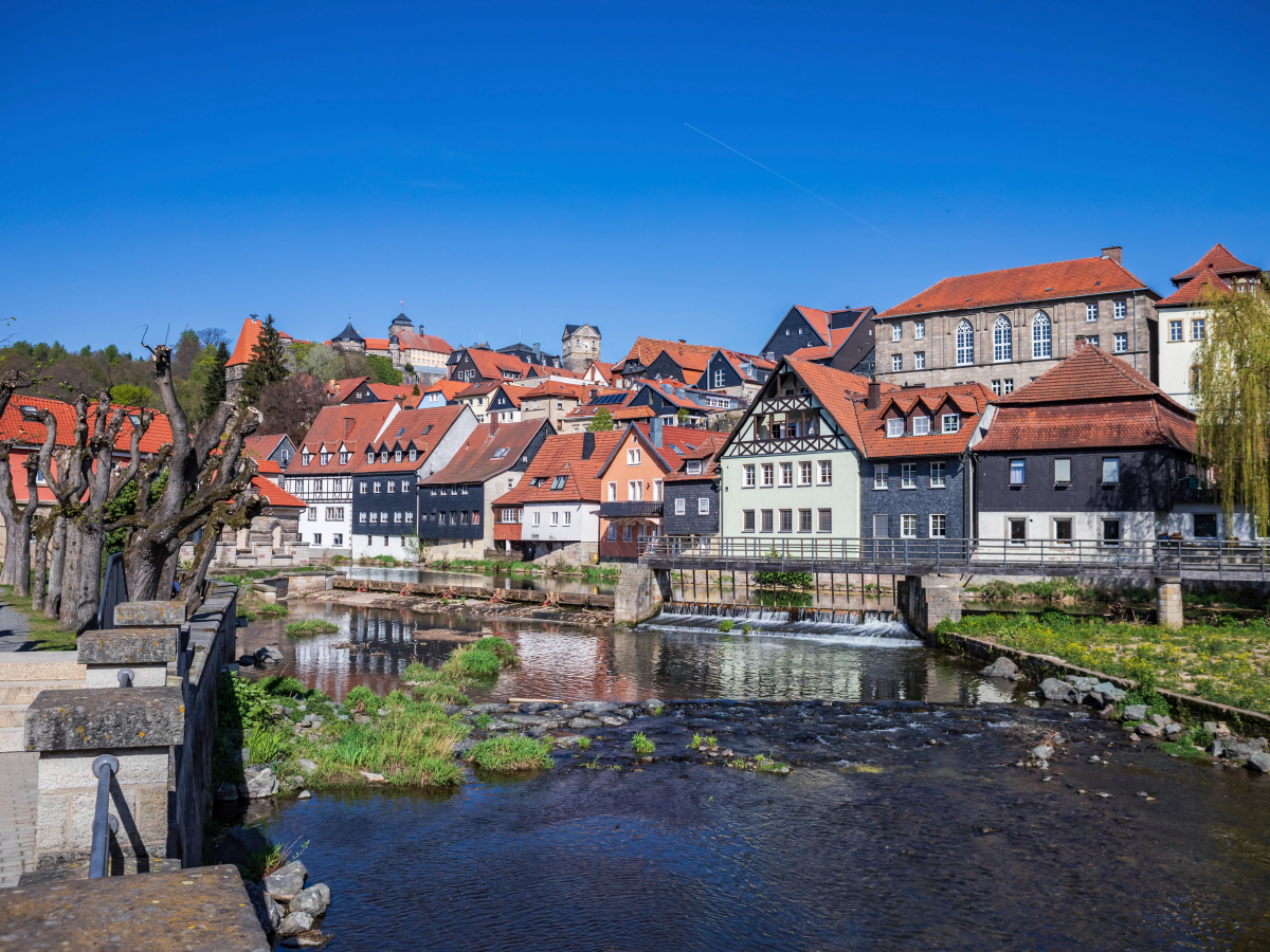 Auf dem Ufer der Haßlach