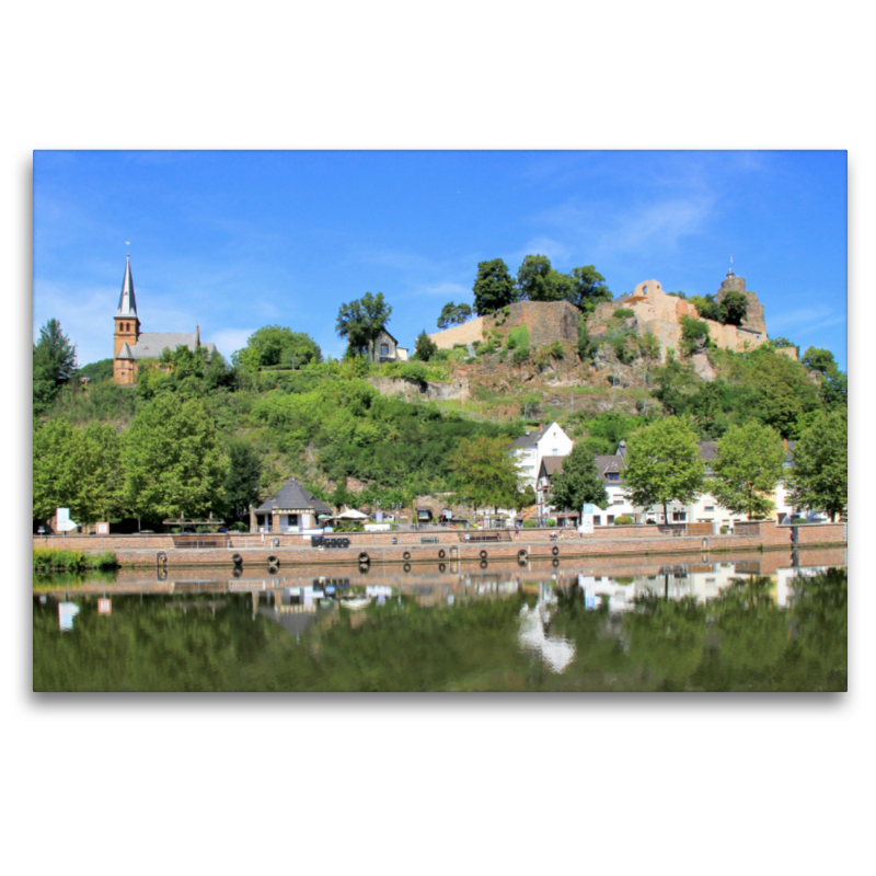 Blick auf die Kirche und Burgruine von Saarburg