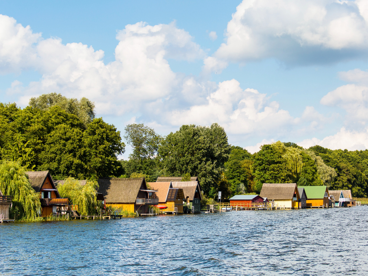 Bootshäuser an der Mecklenburgischen Seenplatte