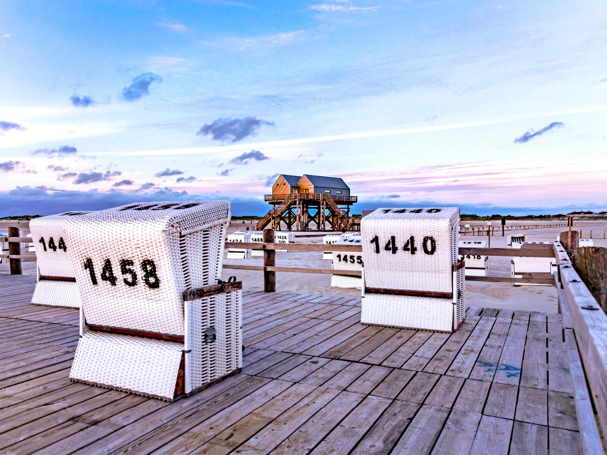 Strand von St. Peter-Ording in der blauen Stunde