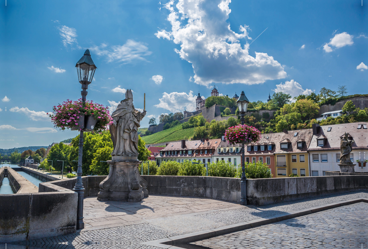 Alte Mainbrücke mit Sicht auf Festung Marienberg