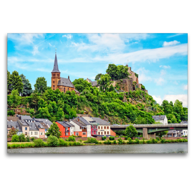 Saarburg. evangelische Kirche und Burganlage über der Saar