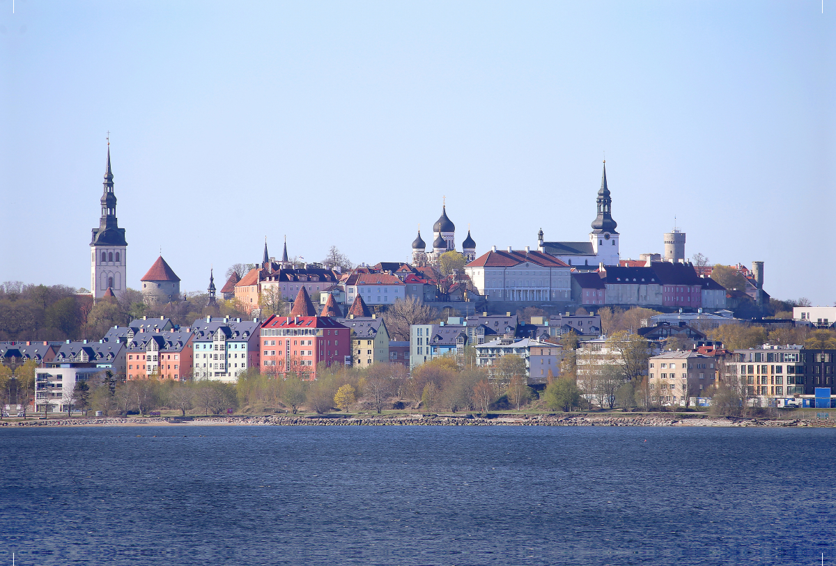 Tallinn: Stadtpanorama mit Domberg