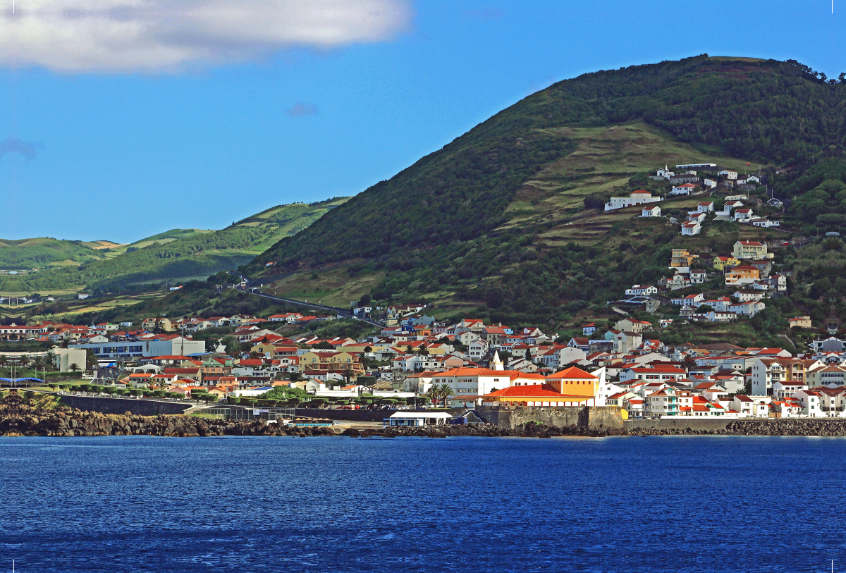 Velas am Fuß des Pico dos Louros auf der Azoren-Insel Sao Jorge