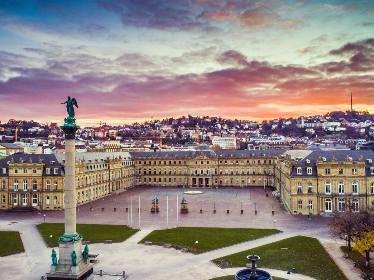 Neues Schloss Stuttgart mit Schlossplatz