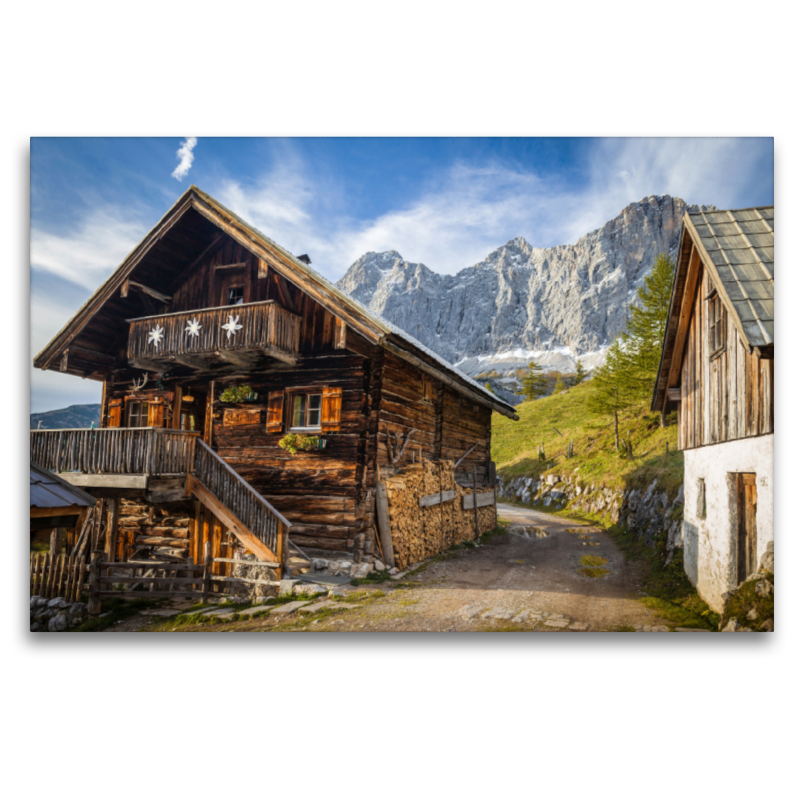 Alte Hütte auf der Neustattalm (1.530 m) vor der Dachstein-Südwand