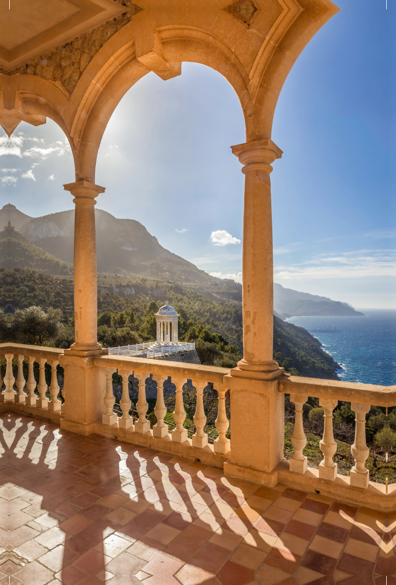 Blick vom Herrenhaus Son Marroig bei Deià auf die Küste, Mallorca