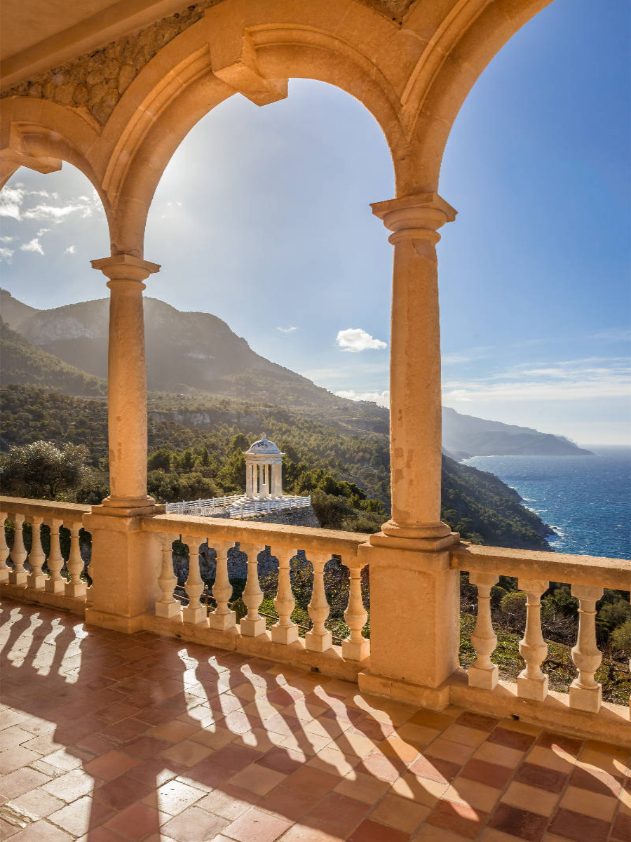 Blick vom Herrenhaus Son Marroig bei Deià auf die Küste, Mallorca