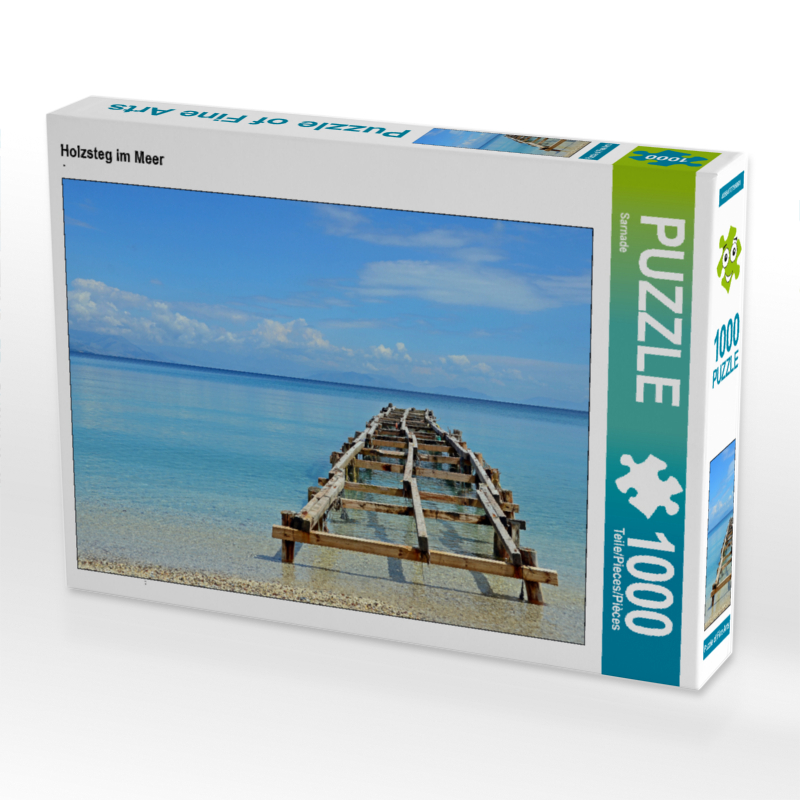 Holzsteg im Meer