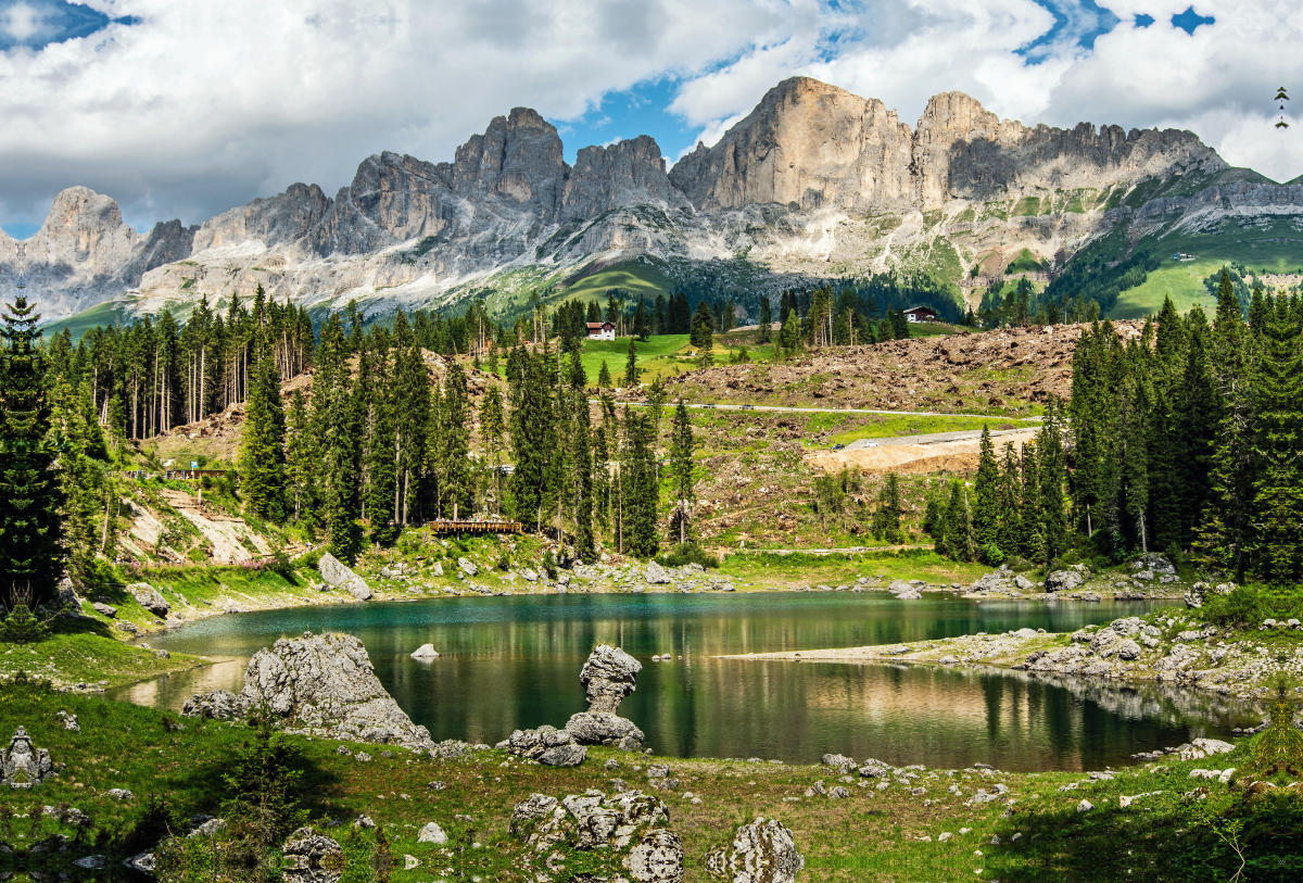 Karersee mit Rosengartengruppe in den Dolomiten